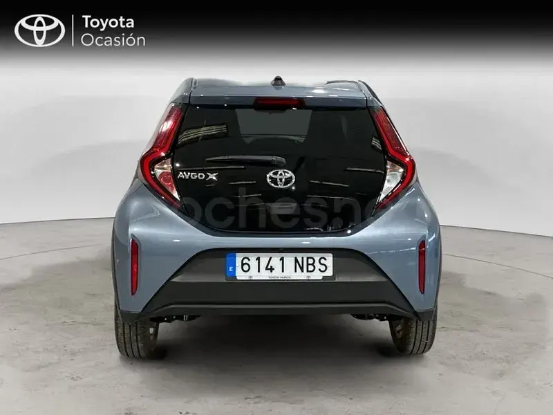 Usado Toyota Aygo X Play 72 CV (52 kW) 2025 Azul SUV