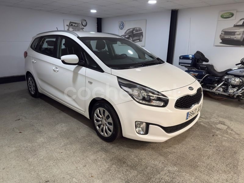 Blanco Usado 2015 Kia Carens Monovolumen | 9890 € (Buen precio) - Imagen 1/4