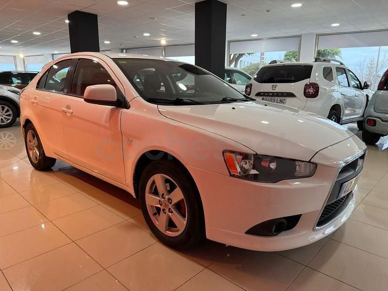 Usado Mitsubishi Lancer Sportback Invite 109 CV (80 kW) 2010 Blanco Berlina