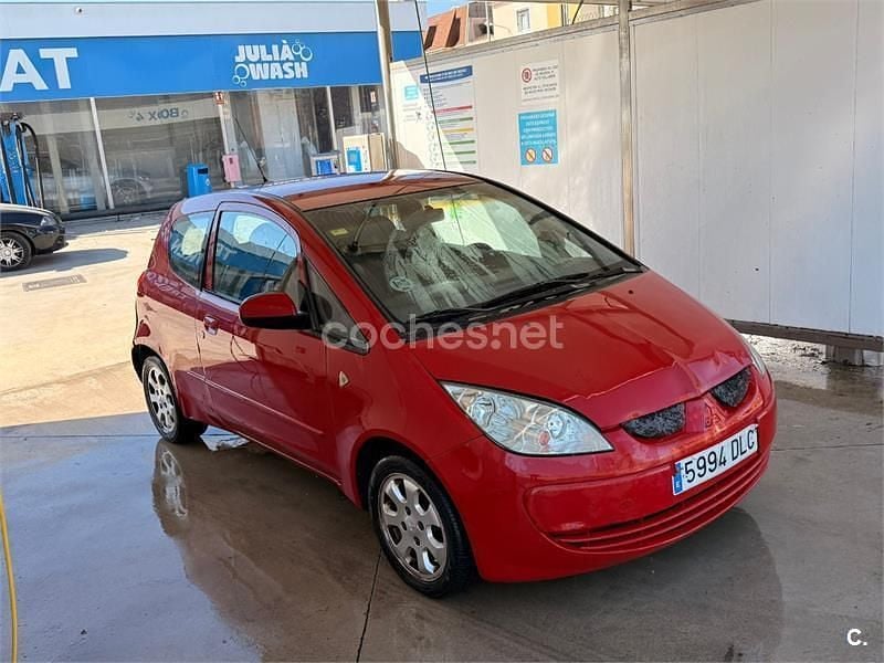 Usado Mitsubishi Colt Inform 95 CV (69 kW) 2006 Rojo Berlina
