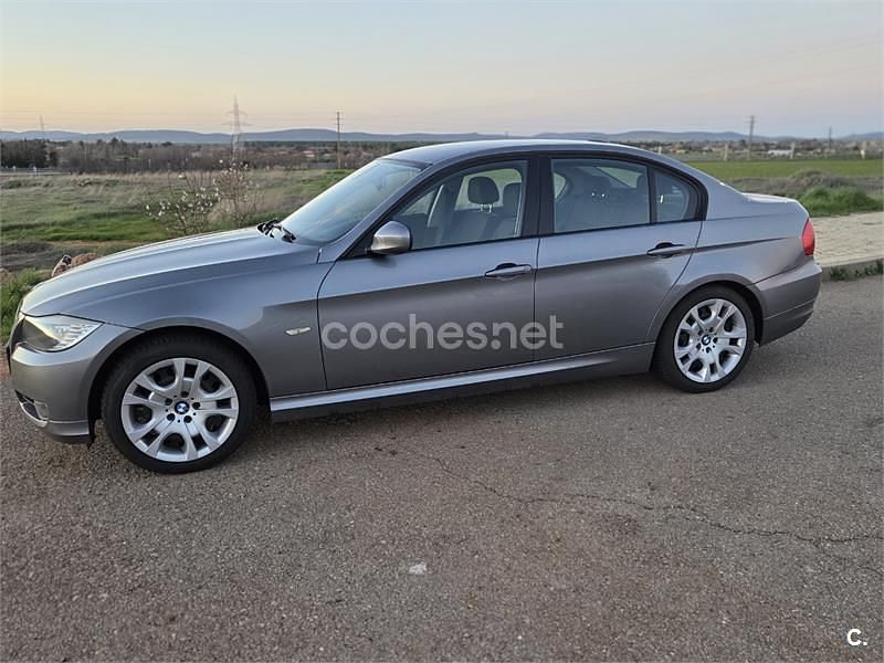 Usado BMW 318 Sport Line 143 CV (105 kW) 2010 Gris / plata Berlina