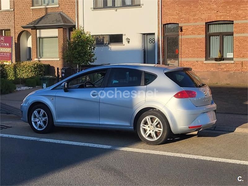 Käytetty Seat Leon Style 105 HP (77 kW) 2011 Harmaa Viistoperä