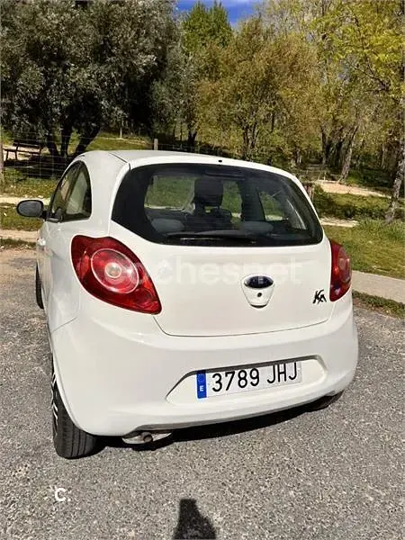 Usado Ford Ka 69 CV (50 kW) 2015 Blanco Berlina