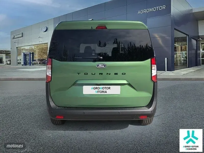 Nuevo Ford Tourneo Courier Titanium 125 CV (91 kW) 2026 Plateado Monovolumen