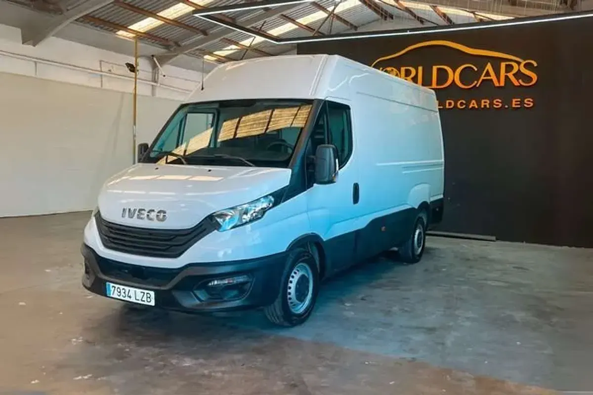 Usado Iveco Daily 156 CV (114 kW) 2022 Blanco Van
