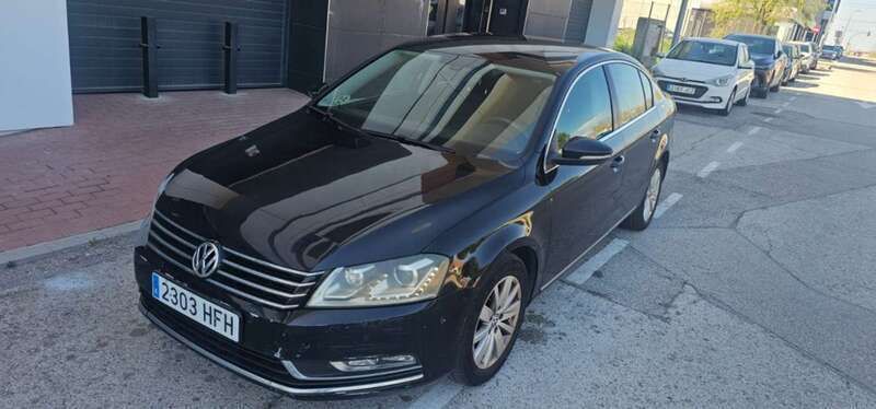 Negro Usado 2012 VW Passat Highline Berlina | 9500 € (Un poco caro) - Imagen 1/4