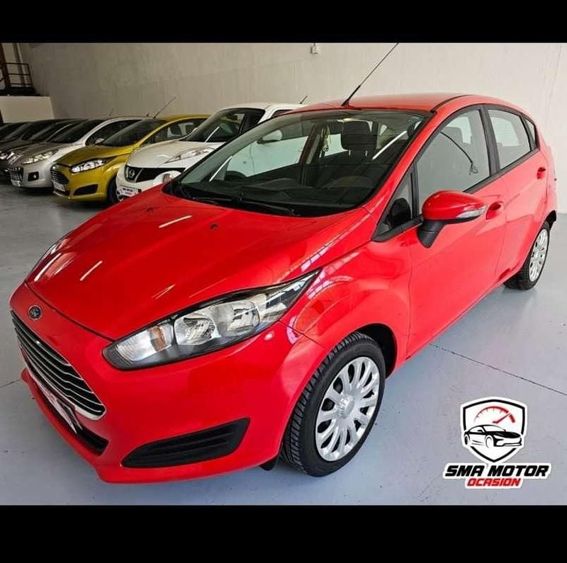 Rojo Usado 2014 Ford Fiesta Trend Utilitario | 8990 € (Precio justo) - Imagen 1/4