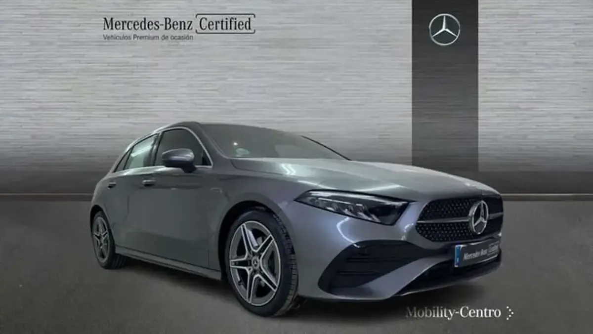 Usado Mercedes A180 109 CV (80 kW) 2024 Gris Utilitario