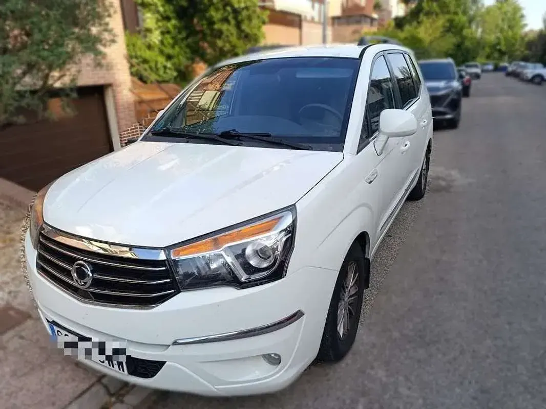 Usado SsangYong Rodius Limited 178 CV (130 kW) 2017 Blanco Monovolumen