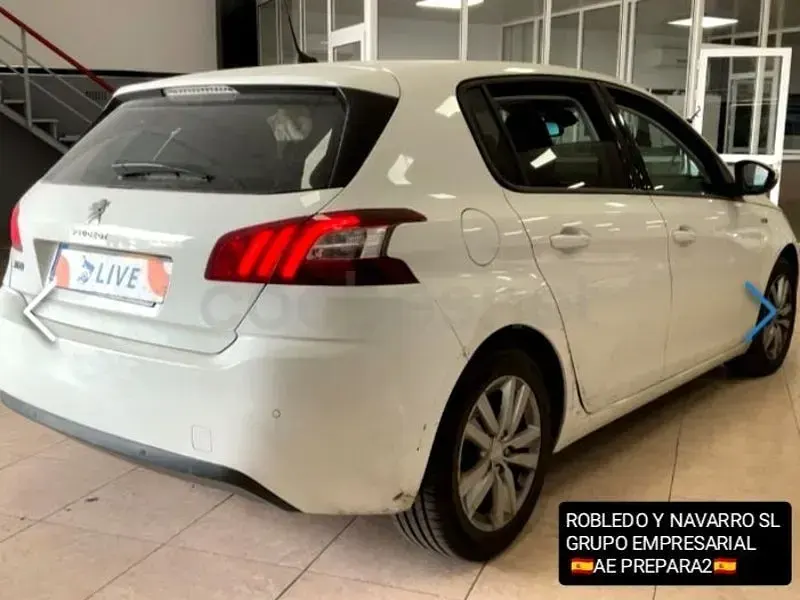 Usado Peugeot 308 Access 110 CV (80 kW) 2017 Blanco Berlina