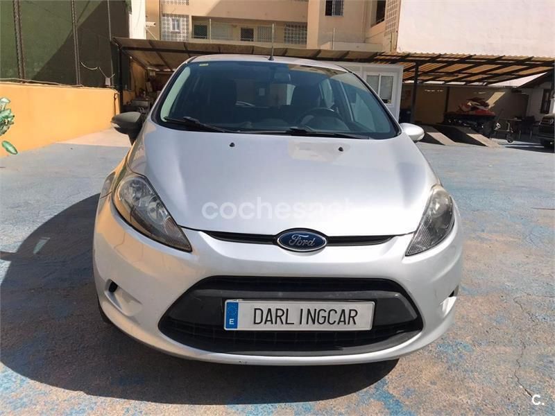 Gris / plata Usado 2012 Ford Fiesta Trend Utilitario | 4200 € (Precio justo) - Imagen 1/4