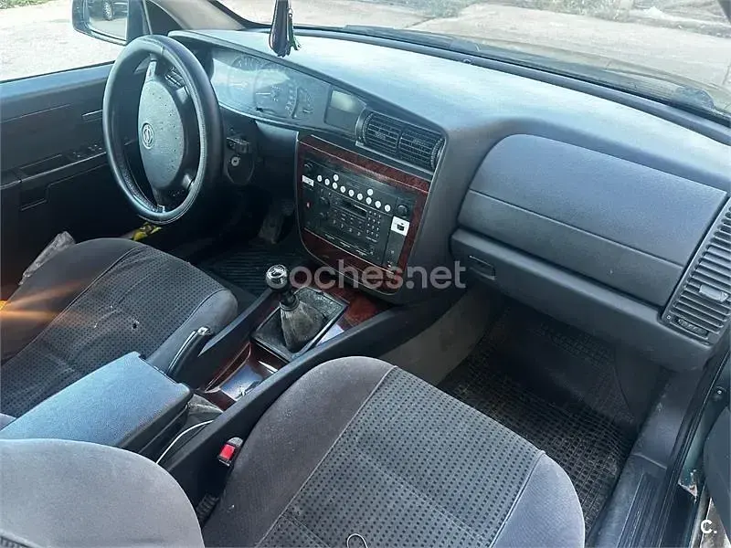 Usado Opel Omega Elegance 150 CV (110 kW) 2002 Verde Berlina