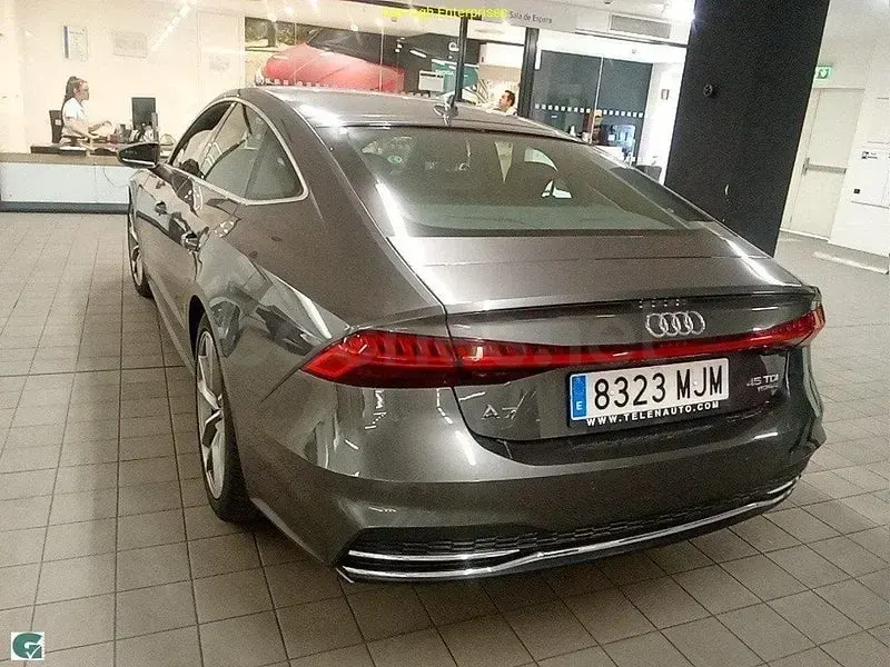 Usado Audi A7 Sportback Ambiente 231 CV (169 kW) 2023 Gris / plata Utilitario