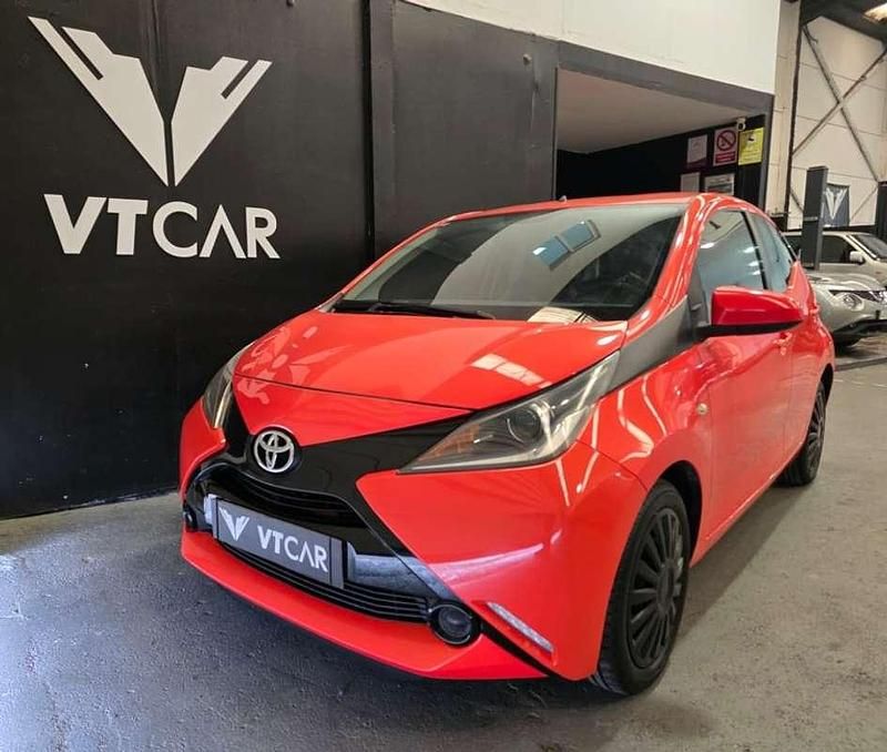 Usado Toyota Aygo X-cite 69 CV (50 kW) 2016 Naranja Utilitario