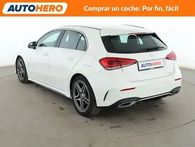 Usado Mercedes A180 AMG line 136 CV (100 kW) 2019 Blanco Berlina