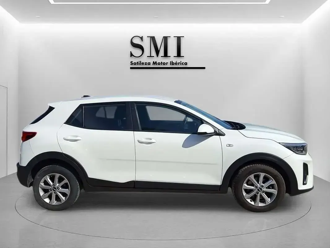 Usado Kia Stonic GT-Line 120 CV (88 kW) 2022 Blanco SUV