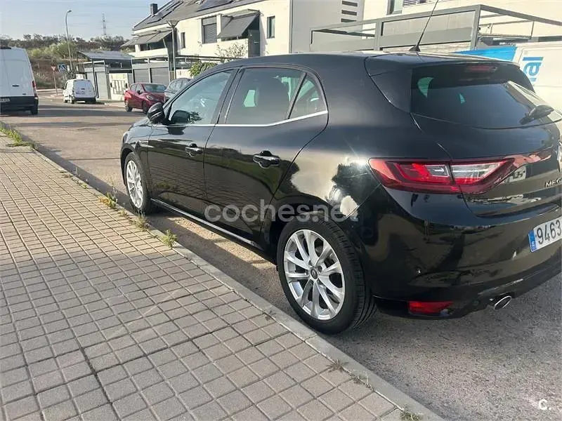Usado Renault Mégane Zen 110 CV (80 kW) 2016 Negro Berlina