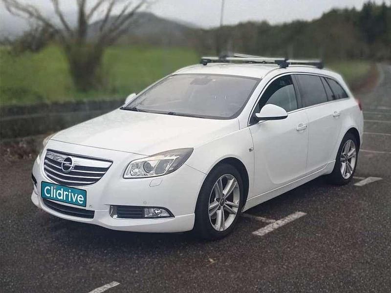 Usado Opel Insignia Sport 160 CV (117 kW) 2011 Blanco Familiar