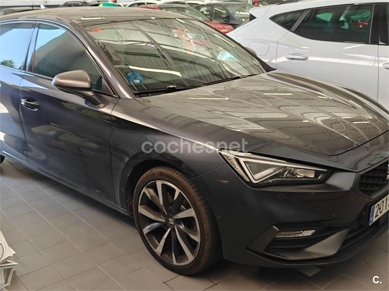 Gris / plata Usado 2020 Seat Leon FR Berlina | 23.000 € (Caro) - Imagen 1/4