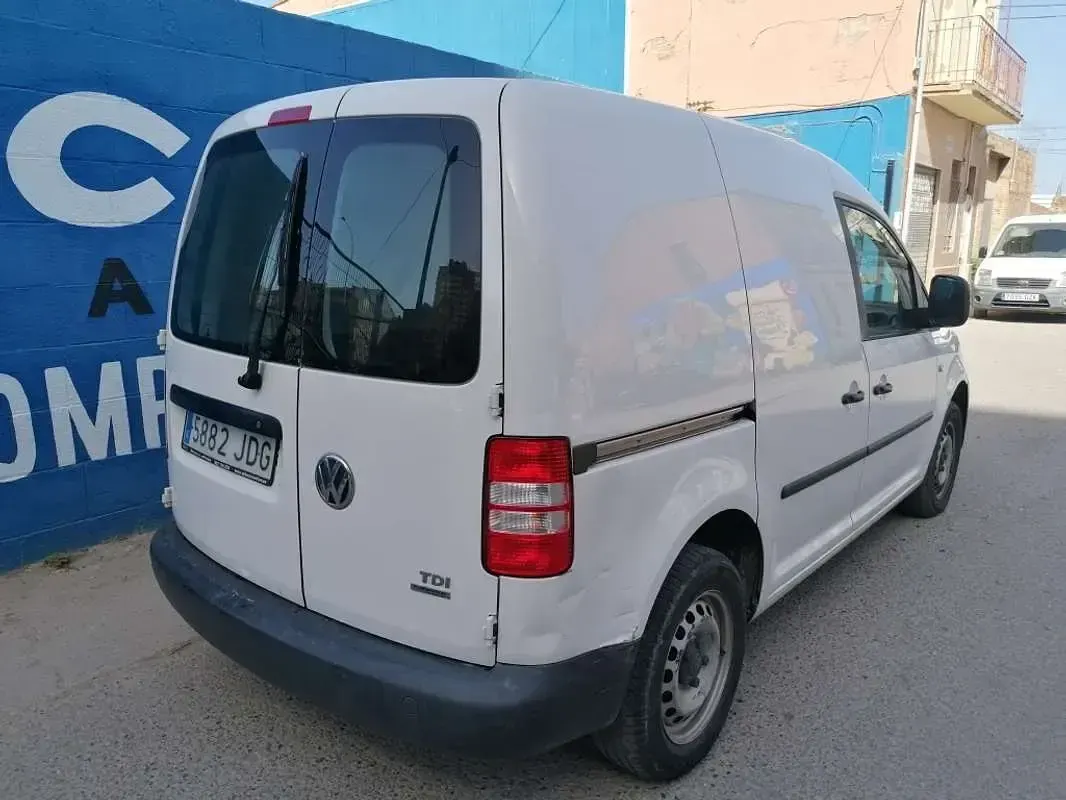 Usado VW Caddy Beach 102 CV (75 kW) 2015 Blanco Monovolumen