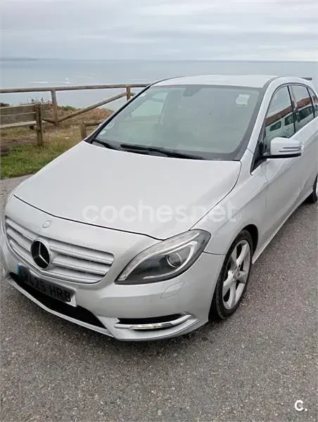 Usado Mercedes B180 109 CV (80 kW) 2013 Gris / plata Utilitario