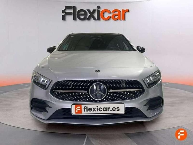 Usado Mercedes A180 109 CV (80 kW) 2018 Gris Utilitario