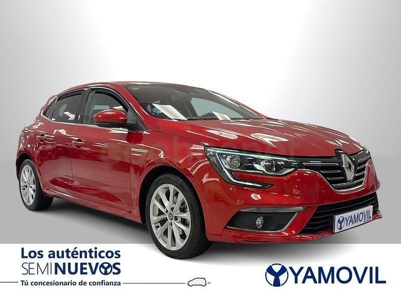 Usado Renault Mégane IV Zen 130 CV (95 kW) 2017 Rojo Berlina