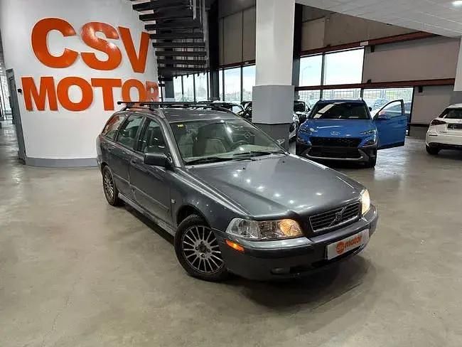 Usado Volvo V40 109 HP (80 kW) 2004 Cinzento Carrinha