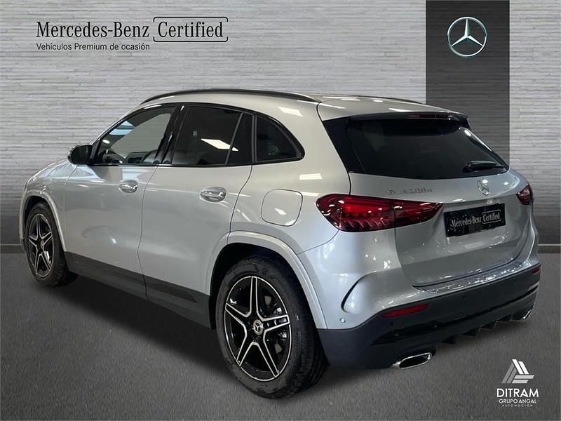 Usado Mercedes GLA200 AMG line 150 CV (110 kW) 2024 Gris SUV