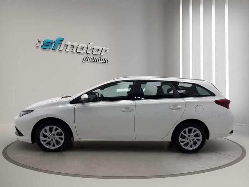 Usado Toyota Auris 131 CV (96 kW) 2019 Blanco Utilitario