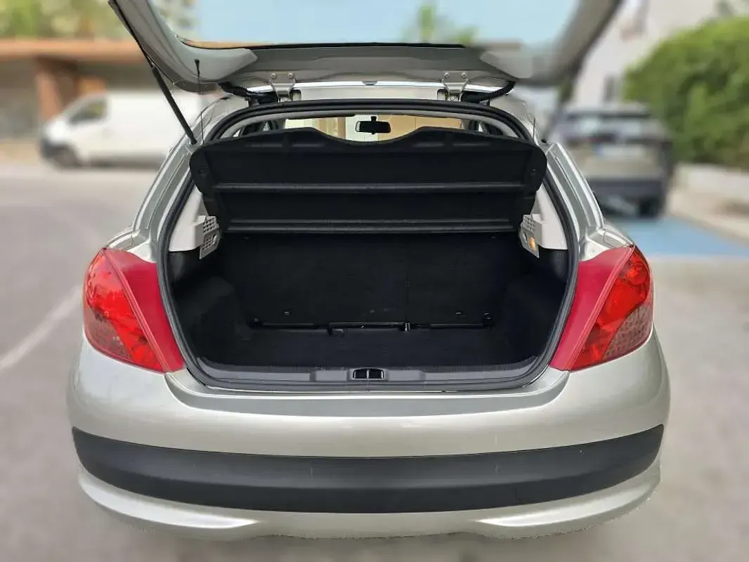Usado Peugeot 207 75 CV (55 kW) 2007 Gris Utilitario