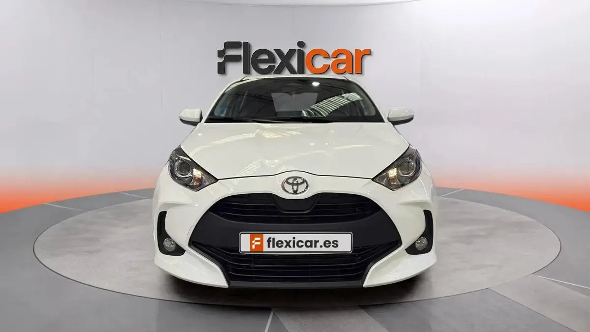 Usado Toyota Yaris Hybrid Active 116 CV (85 kW) 2025 Blanco Berlina