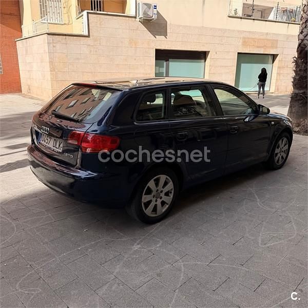 Usado Audi A3 Ambiente 105 CV (77 kW) 2005 Azul Utilitario