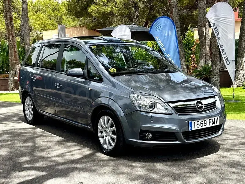 Usado Opel Zafira Cosmo 120 CV (88 kW) 2009 Gris / plata Monovolumen