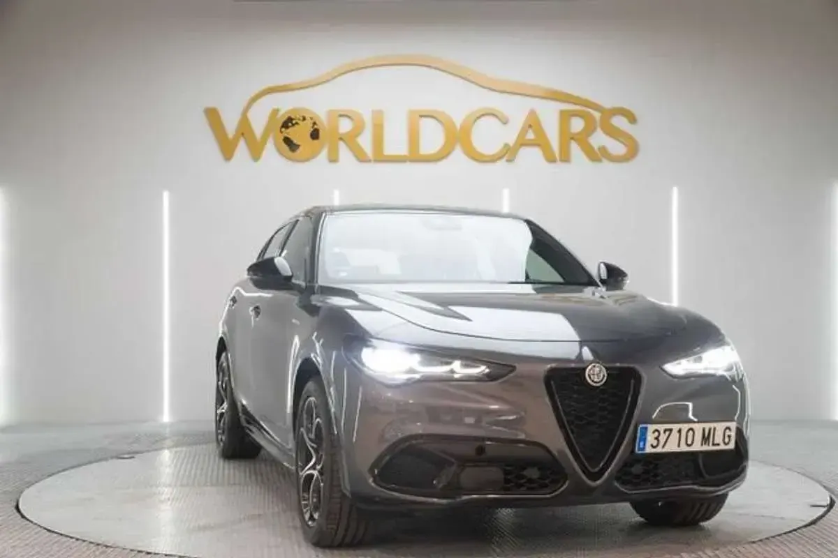 Usado Alfa Romeo Stelvio Veloce 209 CV (153 kW) 2023 Gris SUV