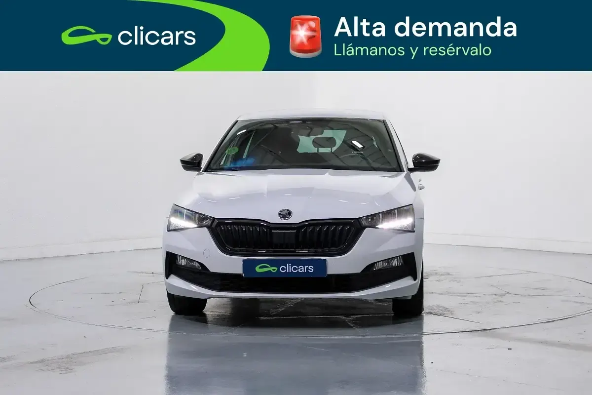 Usado Skoda Scala Ambition 110 CV (80 kW) 2023 Blanco Utilitario