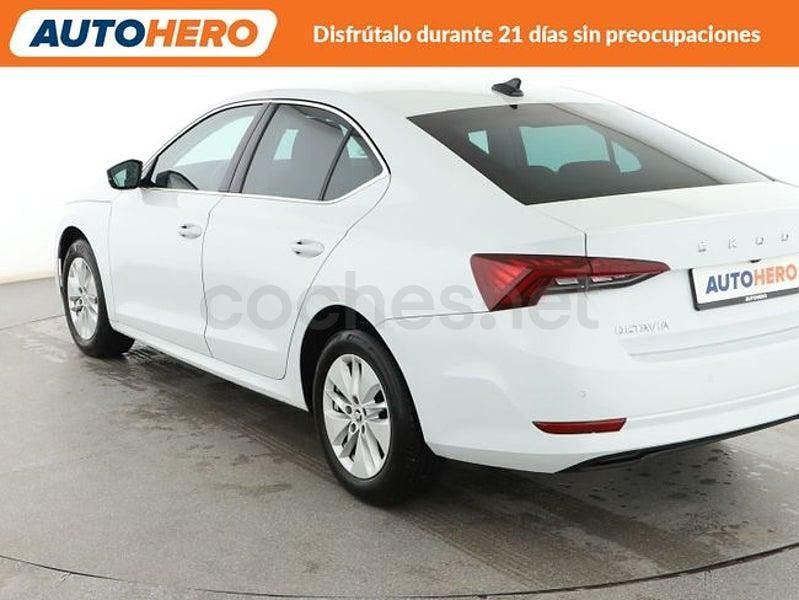 Usado Skoda Octavia Selection 150 CV (110 kW) 2024 Blanco Berlina