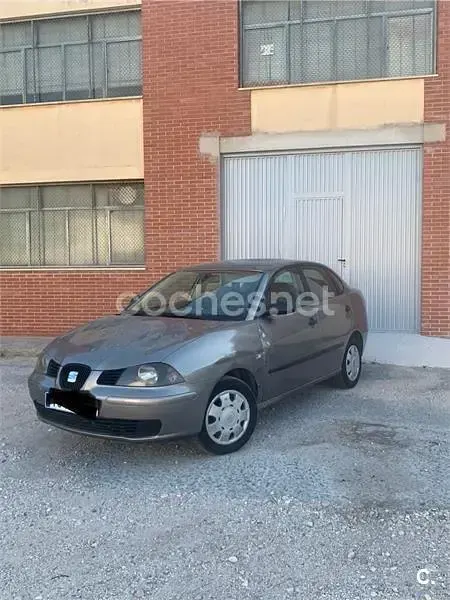 Usado Seat Cordoba Stella 100 CV (73 kW) 2003 Gris / plata Berlina