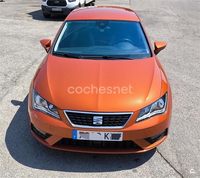 Usado Seat Leon Style 125 CV (91 kW) 2018 Naranja Berlina