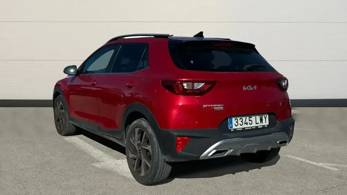 Usado Kia Stonic GT-Line 120 CV (88 kW) 2022 Rojo SUV
