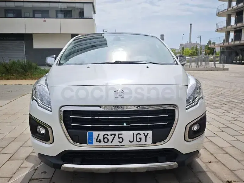 Usado Peugeot 3008 Allure 120 CV (88 kW) 2015 Blanco Familiar