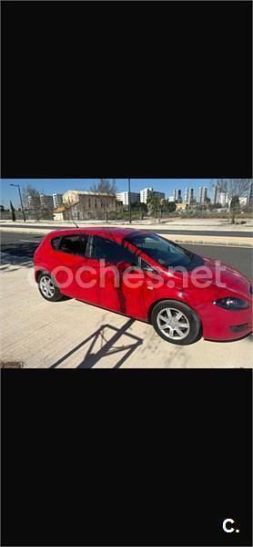 Usado Seat Leon Ecomotive 105 CV (77 kW) 2007 Rojo Utilitario