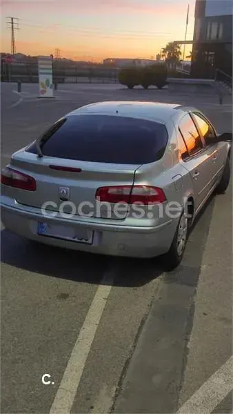 Usado Renault Laguna II Authentique 100 CV (73 kW) 2003 Gris / plata Berlina