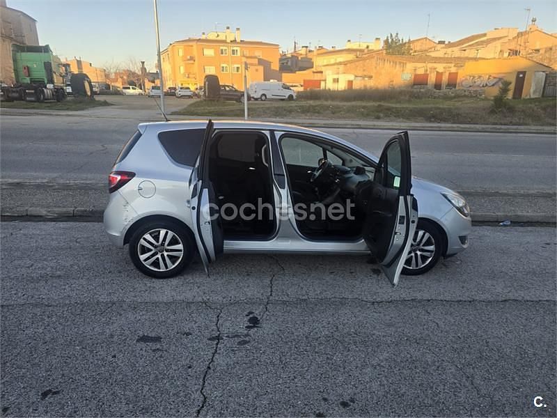 Usado Opel Meriva Selective 110 CV (80 kW) 2015 Gris / plata Monovolumen