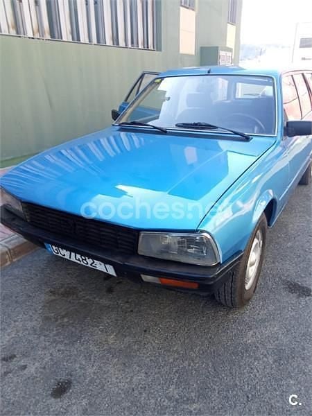 Usado Peugeot 505 76 CV (55 kW) 1988 Azul Familiar