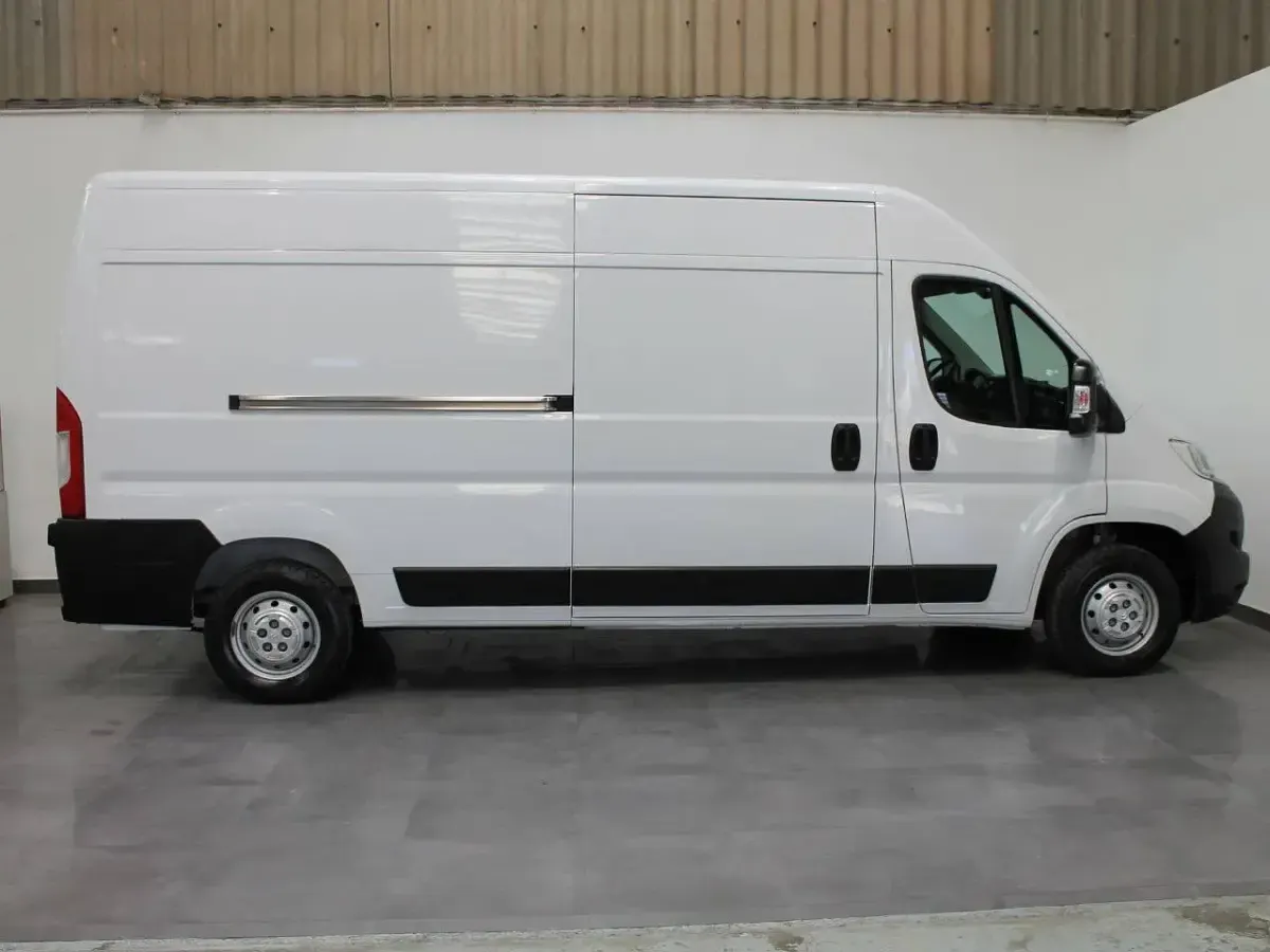 Usado Citroën Jumper 140 CV (102 kW) 2022 Blanco Monovolumen