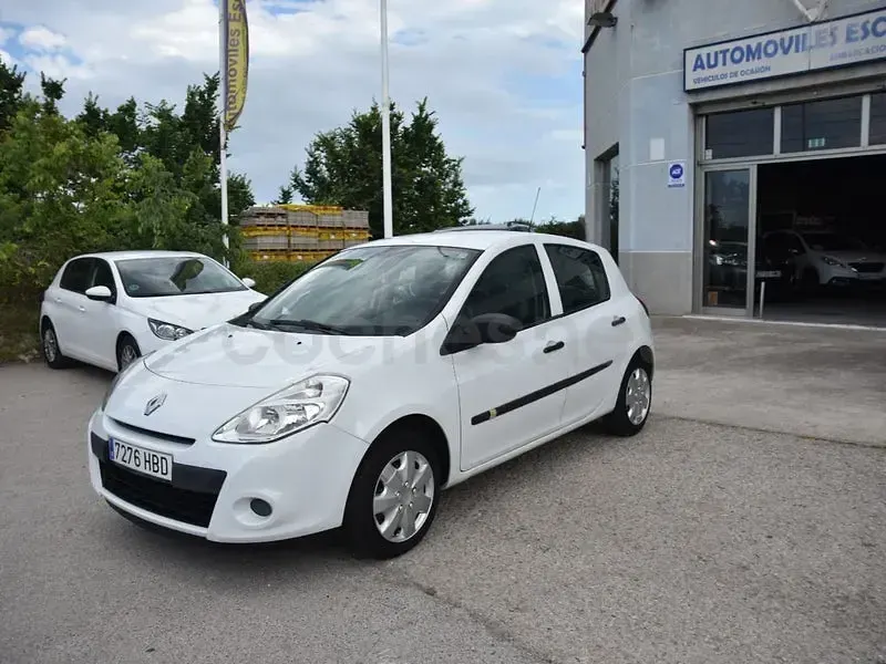 Usado Renault Clio II 75 CV (55 kW) 2010 Blanco Berlina