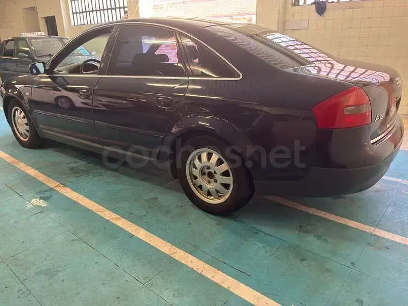 Usado Audi A6 150 CV (110 kW) 1999 Azul Berlina