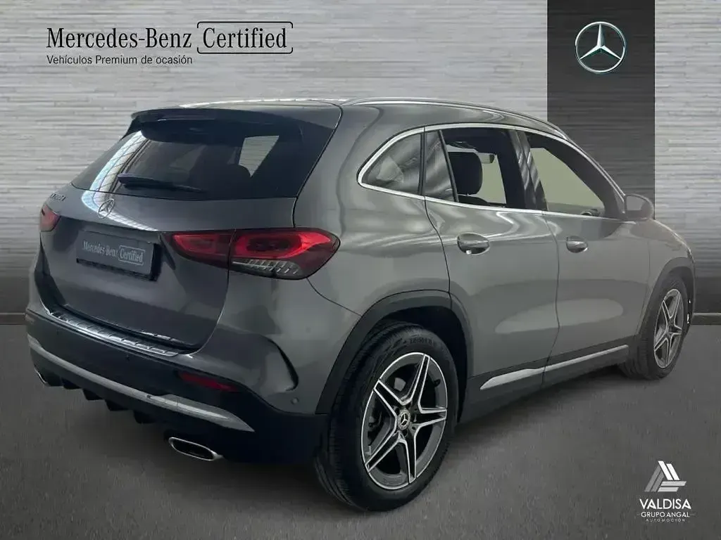 Usado Mercedes GLA200 AMG line 150 CV (110 kW) 2021 Gris / plateado SUV