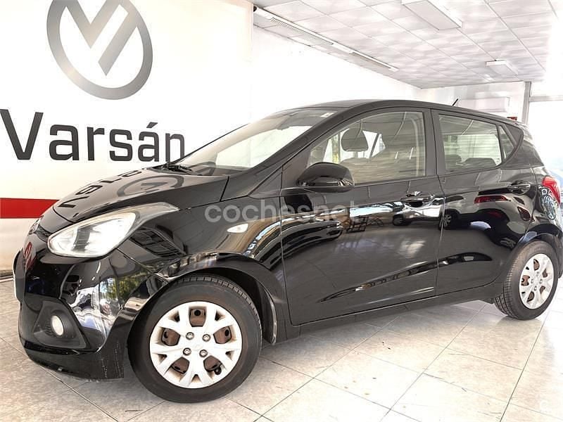 Negro Usado 2015 Hyundai i10 Utilitario | 6400 € (Precio justo) - Imagen 1/3